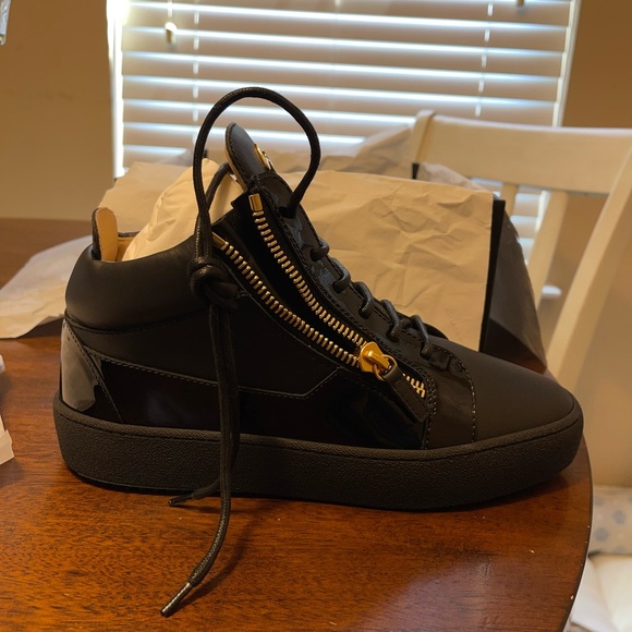 Authentic Giuseppe Zanotti Unisex Leather Zip Sneaker Size 39 - Picture 7 of 12